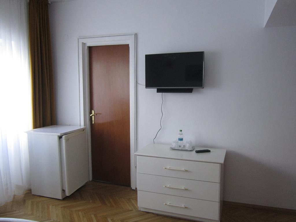 Pensiunea Helvetia ブカレスト 部屋 写真